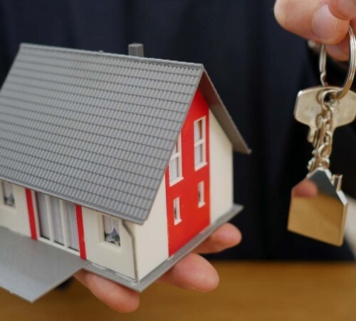 dicas para comprar a primeira casa - chaves de casa